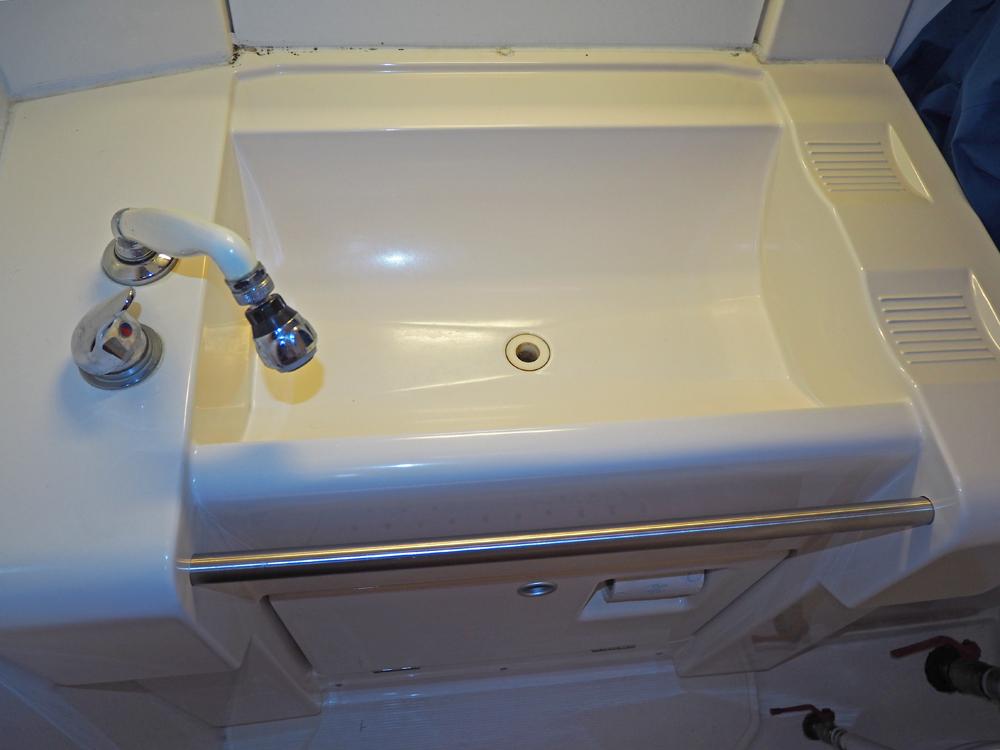 Saloon, Accommodation